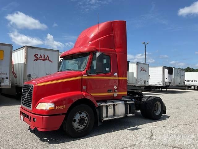 Volvo VNM 中古トラクターヘッド | トレーラーヘッド