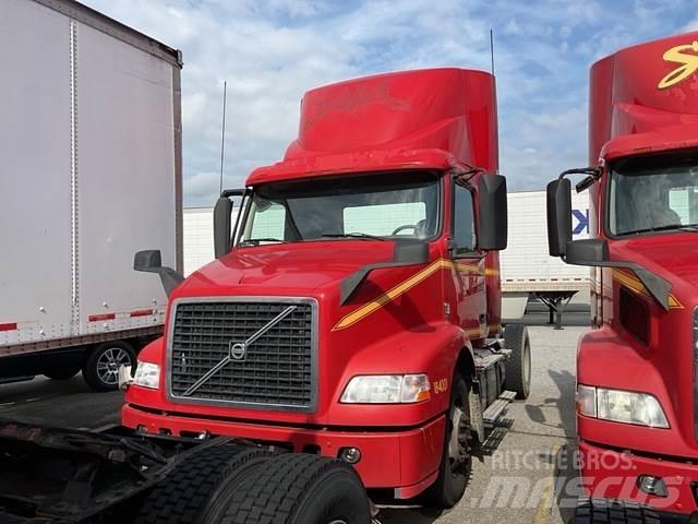 Volvo VNM 中古トラクターヘッド | トレーラーヘッド