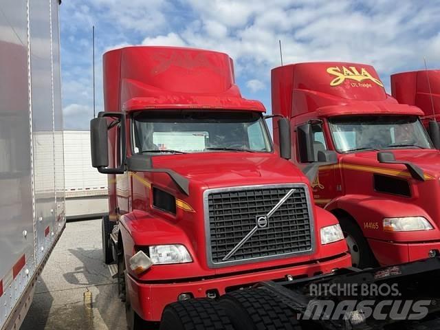 Volvo VNM 中古トラクターヘッド | トレーラーヘッド