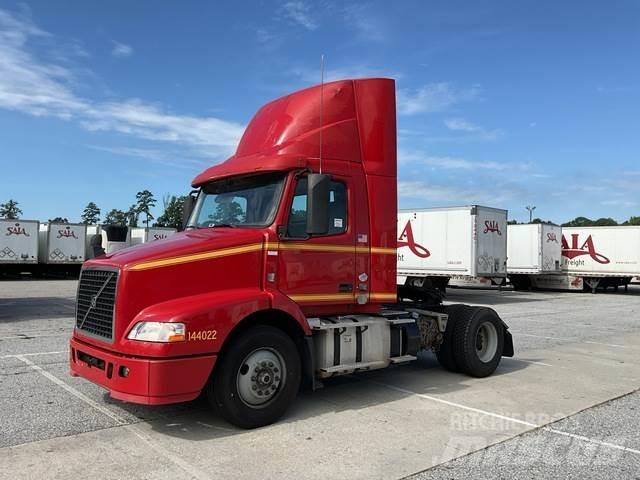 Volvo VNM 中古トラクターヘッド | トレーラーヘッド
