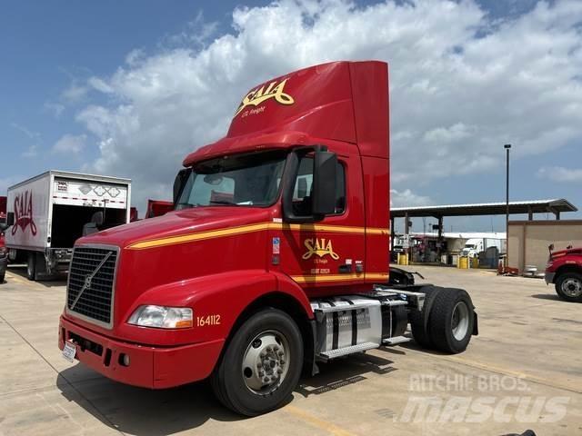 Volvo VNM 中古トラクターヘッド | トレーラーヘッド