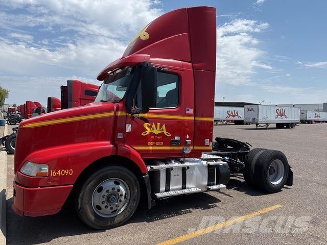 Volvo VNM 中古トラクターヘッド | トレーラーヘッド