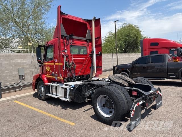 Volvo VNM 中古トラクターヘッド | トレーラーヘッド