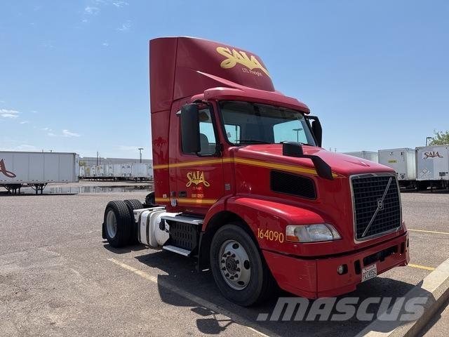 Volvo VNM 中古トラクターヘッド | トレーラーヘッド