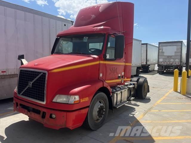 Volvo VNM 中古トラクターヘッド | トレーラーヘッド
