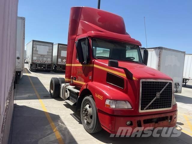 Volvo VNM 中古トラクターヘッド | トレーラーヘッド