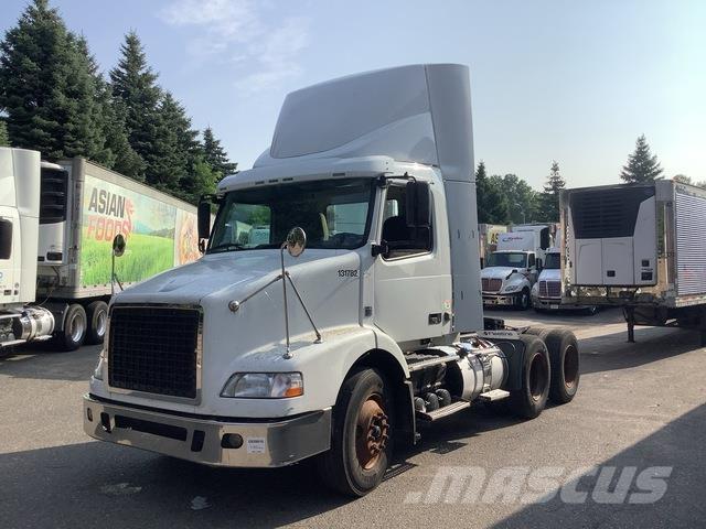 Volvo VNM 中古トラクターヘッド | トレーラーヘッド