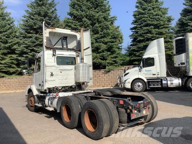 Volvo VNM 中古トラクターヘッド | トレーラーヘッド