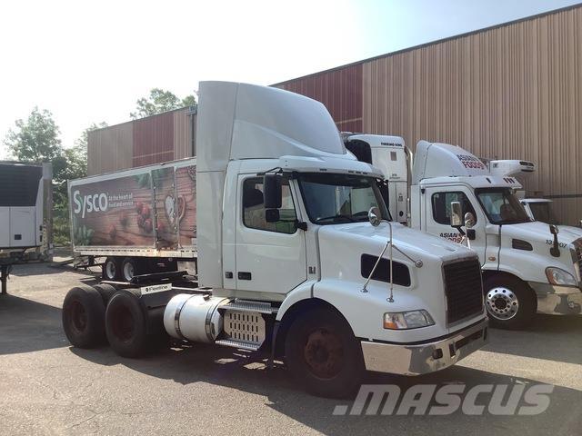 Volvo VNM 中古トラクターヘッド | トレーラーヘッド