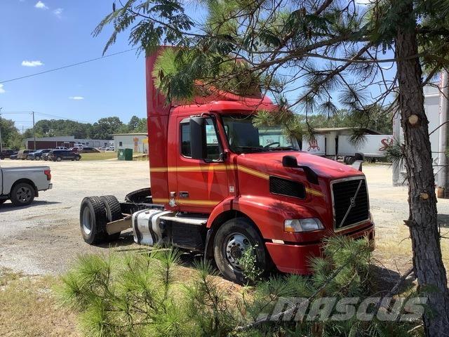 Volvo VNM 中古トラクターヘッド | トレーラーヘッド