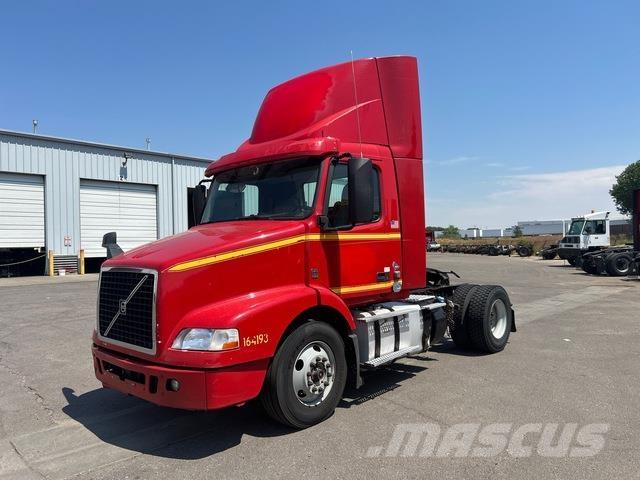 Volvo VNM 中古トラクターヘッド | トレーラーヘッド