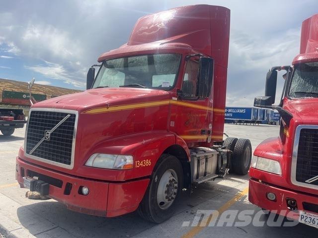 Volvo VNM 中古トラクターヘッド | トレーラーヘッド
