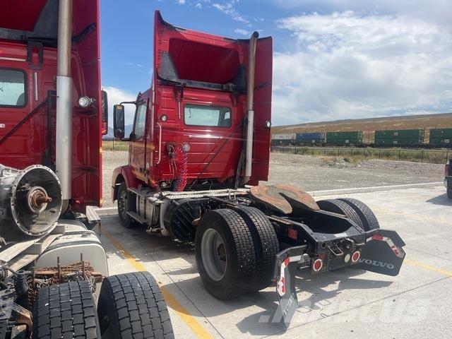 Volvo VNM 中古トラクターヘッド | トレーラーヘッド