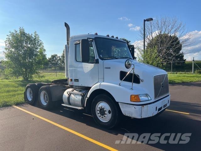 Volvo VNM 中古トラクターヘッド | トレーラーヘッド