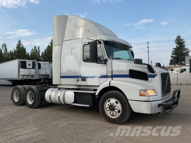 Volvo VNM 中古トラクターヘッド | トレーラーヘッド