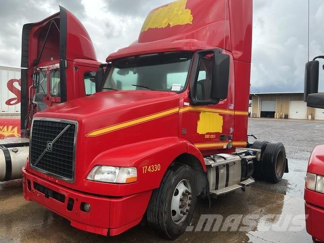Volvo VNM 中古トラクターヘッド | トレーラーヘッド