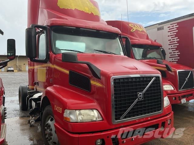 Volvo VNM 中古トラクターヘッド | トレーラーヘッド