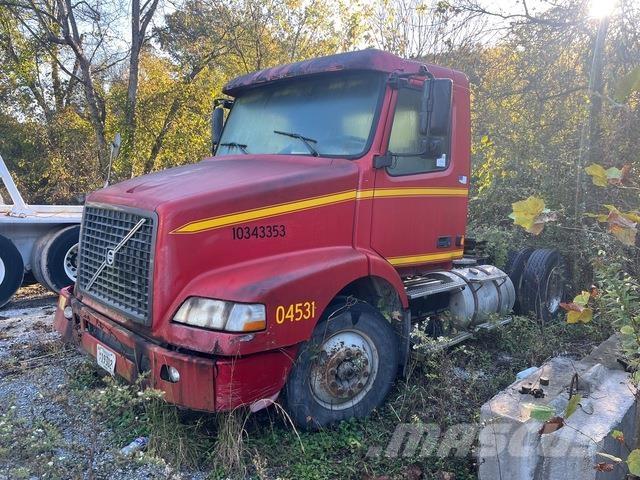 Volvo VNM200 中古トラクターヘッド | トレーラーヘッド