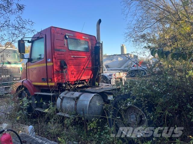 Volvo VNM200 中古トラクターヘッド | トレーラーヘッド