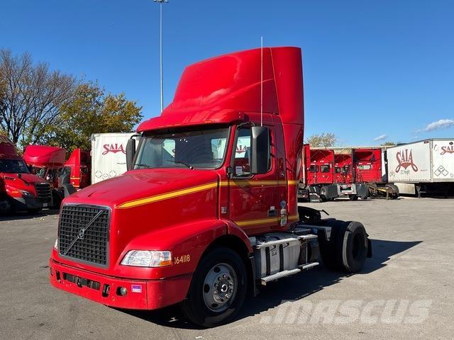 Volvo VNM200 中古トラクターヘッド | トレーラーヘッド