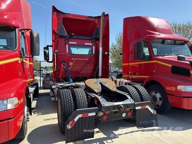 Volvo VNM42T 中古トラクターヘッド | トレーラーヘッド