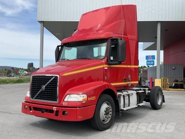 Volvo VNM42T 中古トラクターヘッド | トレーラーヘッド