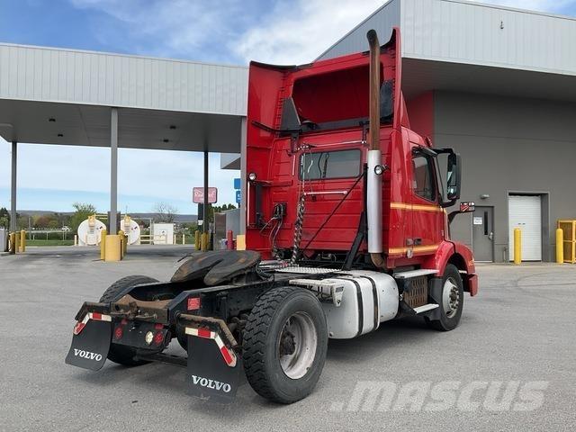 Volvo VNM42T 中古トラクターヘッド | トレーラーヘッド