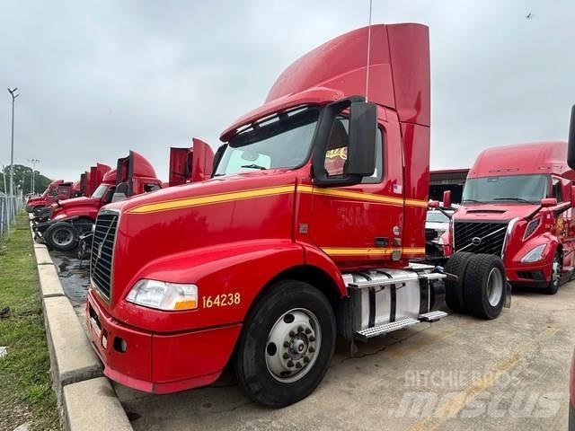 Volvo VNM42T 中古トラクターヘッド | トレーラーヘッド