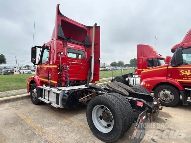 Volvo VNM42T 中古トラクターヘッド | トレーラーヘッド
