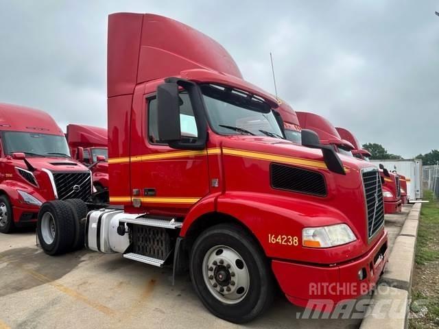 Volvo VNM42T 中古トラクターヘッド | トレーラーヘッド