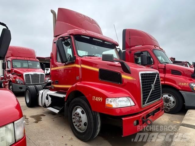 Volvo VNM42T 中古トラクターヘッド | トレーラーヘッド