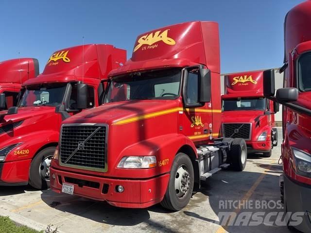 Volvo VNM42T 中古トラクターヘッド | トレーラーヘッド