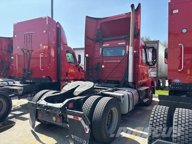 Volvo VNM42T 中古トラクターヘッド | トレーラーヘッド