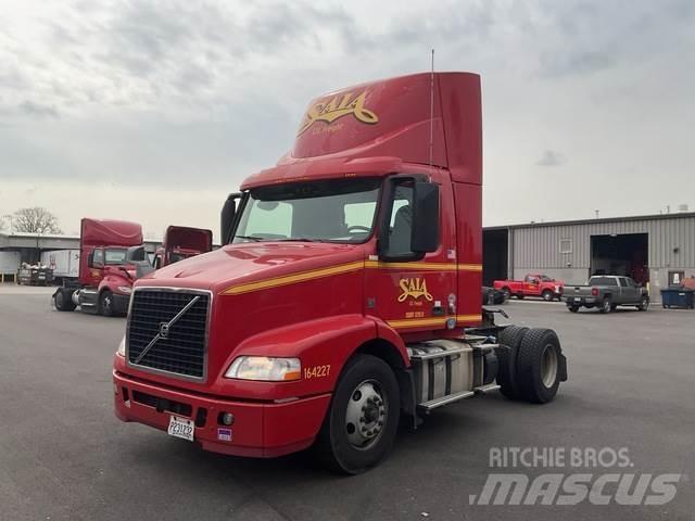 Volvo VNM42T 中古トラクターヘッド | トレーラーヘッド
