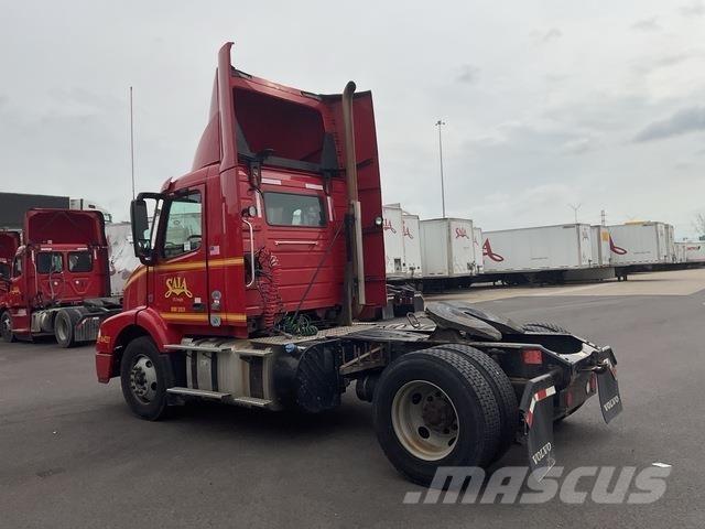 Volvo VNM42T 中古トラクターヘッド | トレーラーヘッド