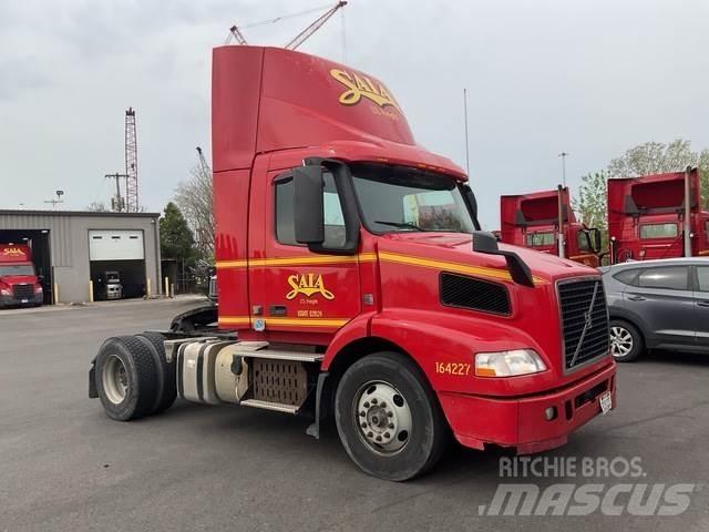 Volvo VNM42T 中古トラクターヘッド | トレーラーヘッド