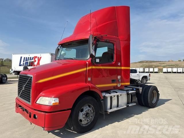 Volvo VNM42T 中古トラクターヘッド | トレーラーヘッド