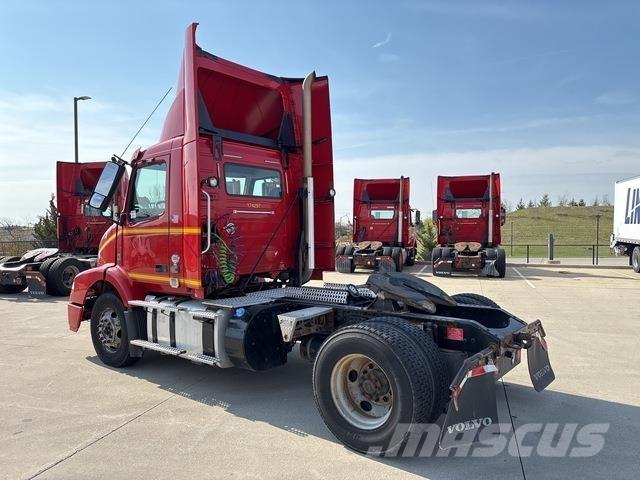 Volvo VNM42T 中古トラクターヘッド | トレーラーヘッド