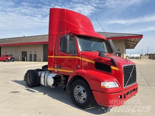 Volvo VNM42T 中古トラクターヘッド | トレーラーヘッド