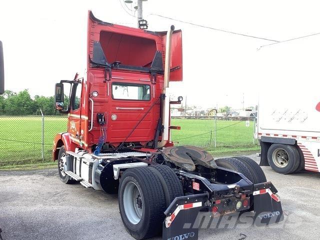 Volvo VNM42T 中古トラクターヘッド | トレーラーヘッド