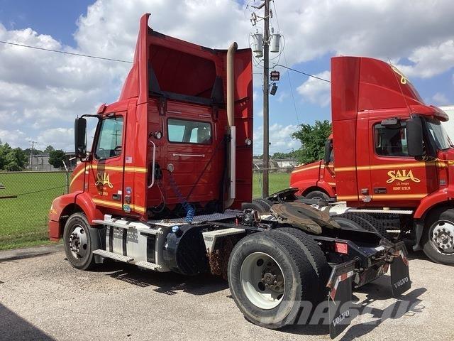 Volvo VNM42T 中古トラクターヘッド | トレーラーヘッド