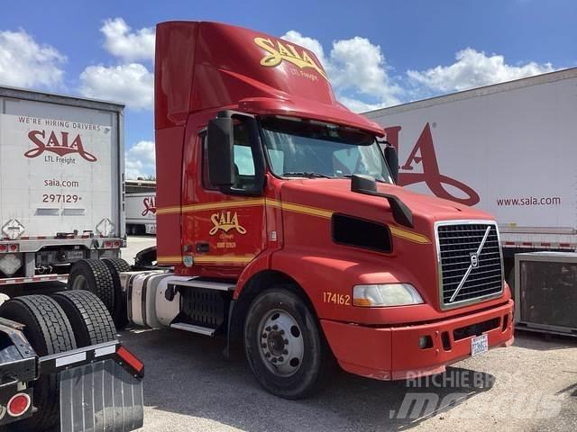 Volvo VNM42T 中古トラクターヘッド | トレーラーヘッド