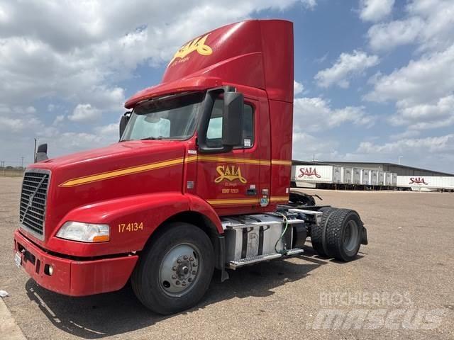 Volvo VNM42T 中古トラクターヘッド | トレーラーヘッド
