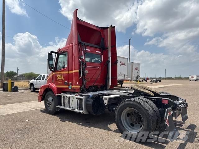 Volvo VNM42T 中古トラクターヘッド | トレーラーヘッド