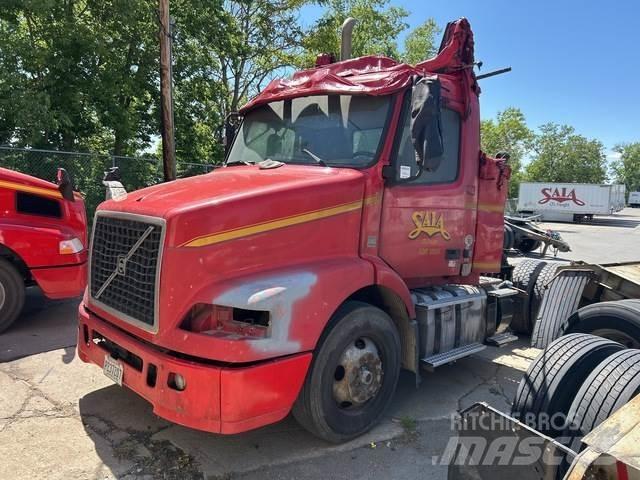 Volvo VNM42T 中古トラクターヘッド | トレーラーヘッド