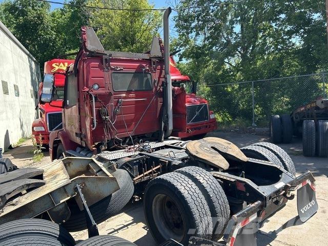 Volvo VNM42T 中古トラクターヘッド | トレーラーヘッド