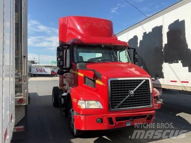 Volvo VNM42T 中古トラクターヘッド | トレーラーヘッド