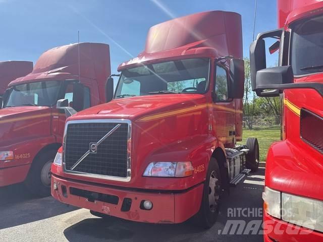 Volvo VNM42T 中古トラクターヘッド | トレーラーヘッド