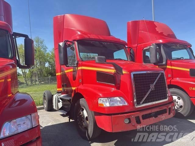 Volvo VNM42T 中古トラクターヘッド | トレーラーヘッド