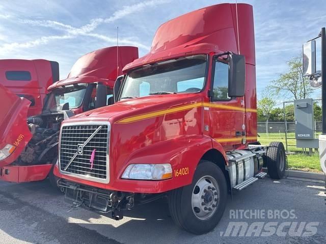 Volvo VNM42T 中古トラクターヘッド | トレーラーヘッド